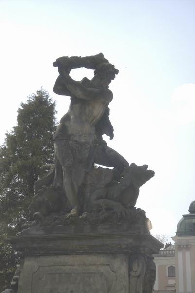 Bia�ystok - Rze�ba przy pa�acu Branickich